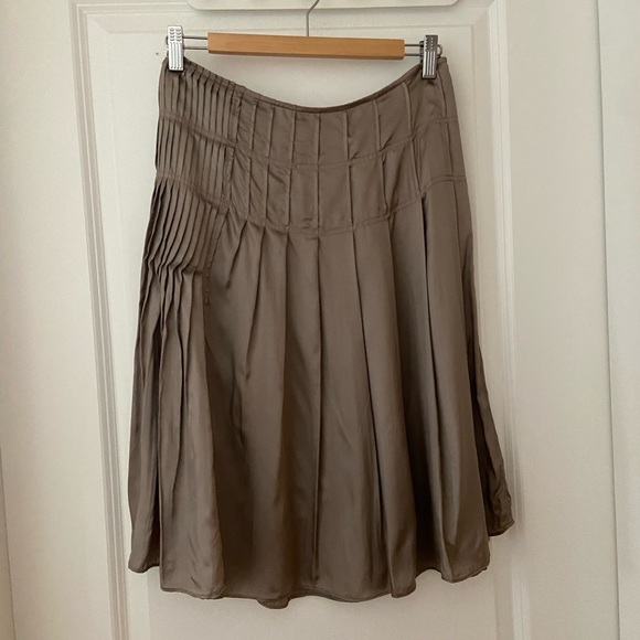 Country Road Dresses & Skirts - Country Road pleated satin midi skirt